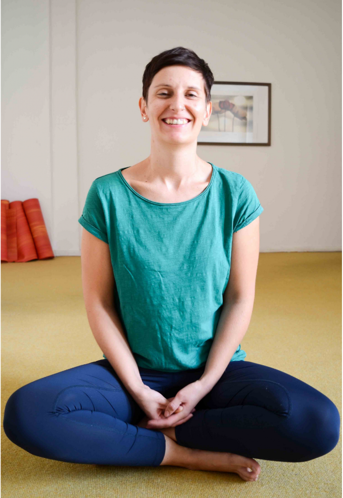 yoga frau im pädergogisches forum für yoga